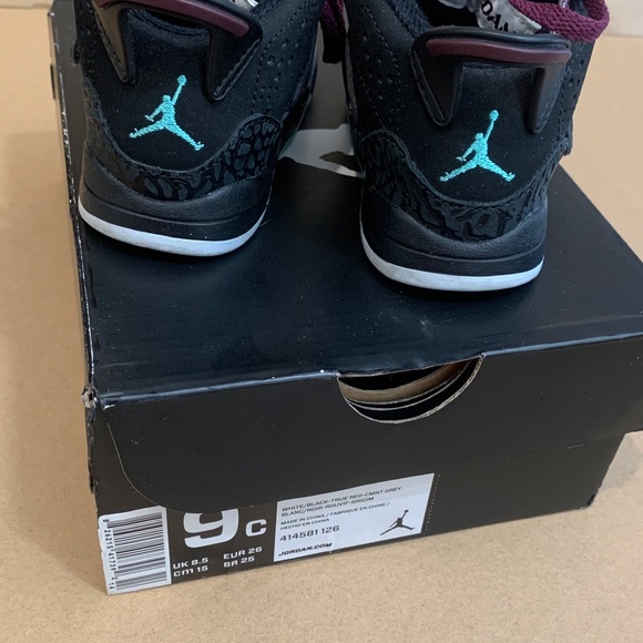 Jordan Gray and Black High-Top Bordeaux w/ purple laces come with original box - Picture 4 of 4